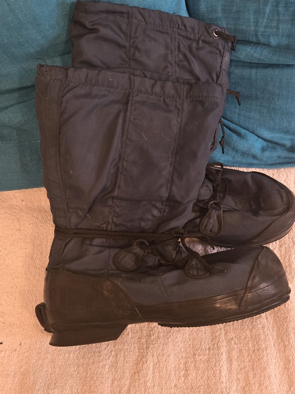Vintage ACTON tall mukluk-style winter boots, Made in Canada. 🇨🇦❄️